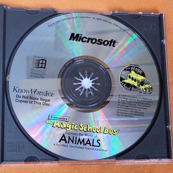 Scholastic's The Magic School Bus Explores the World of Animals CD-ROM - Picture 3 of 4